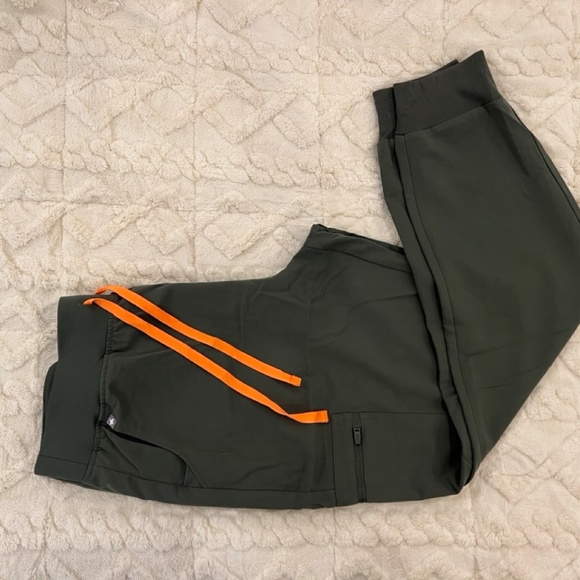 Figs Zamora Jogger Scrub Pants - Large, Moss - Picture 3 of 5